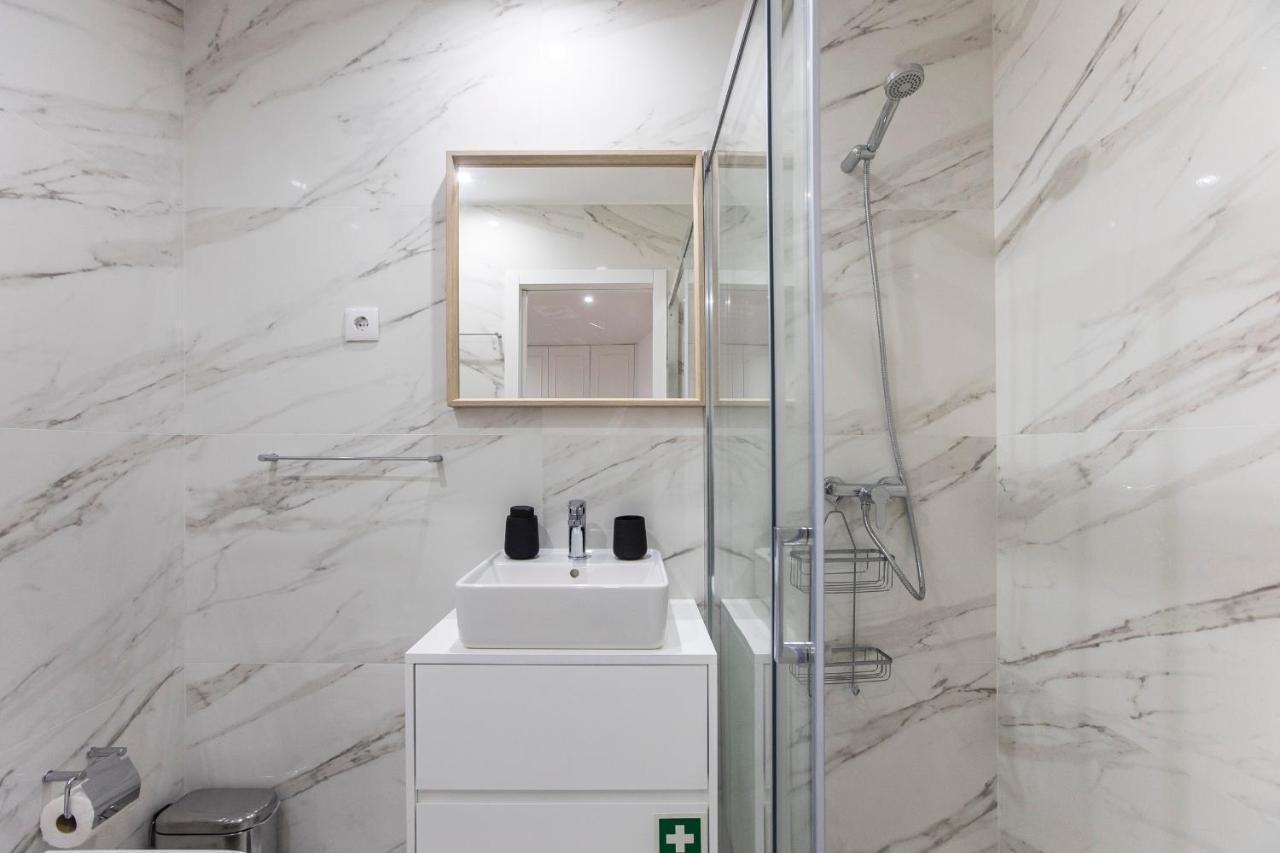 Elegant Downtown 1Br Flat W/ Ac By Lovelystay ポルト エクステリア 写真